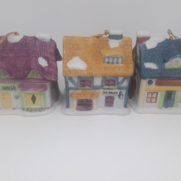 VINTAGE 1991 READERS DIGEST The Queens Inn Baker Grocer ORNAMENT BELLS Christmas - Picture 1 of 5